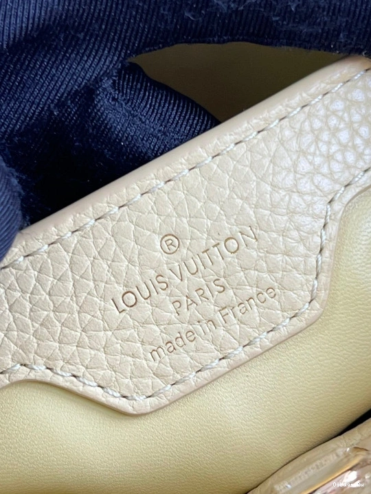 LOUIS CAPUCINES VUITTON BB 0220